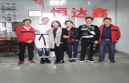 【鈦鋼項(xiàng)鏈代工】安德森女士來廠參觀考察